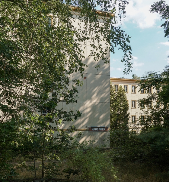 Plakette Haus Wien, einstiges FDJ-Wohnheim am Bogensee