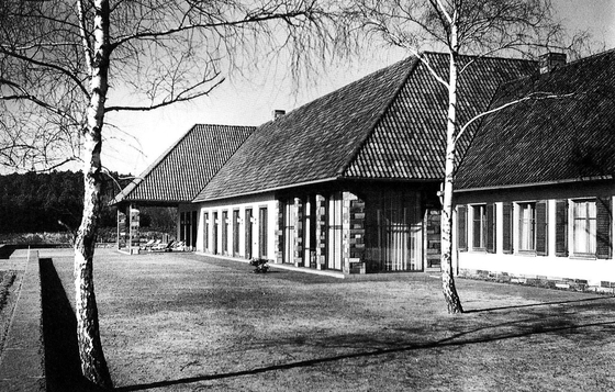 Birken und Terrasse vor Waldhof am Bogensee von Nationalsozialist Goebbels