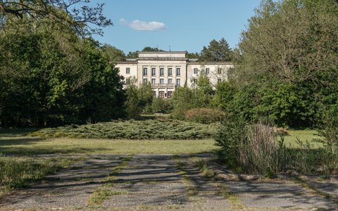 Lektionsgebäude<br>Studieren an der JHS