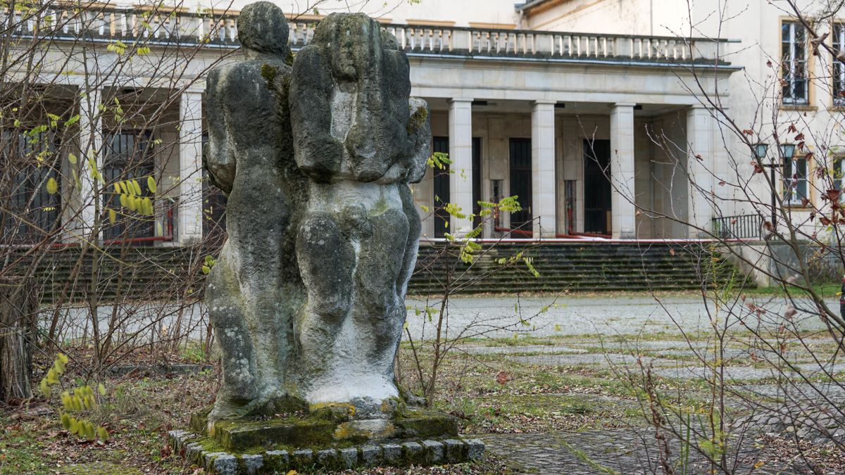 Skulptur von Claus Lindner: Völkerfreundschaft